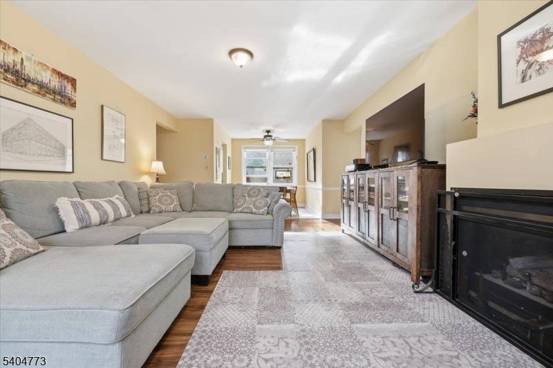 Ardleigh Mews gem ! Well maintained first floor unit offering 2 bedrooms and 1.