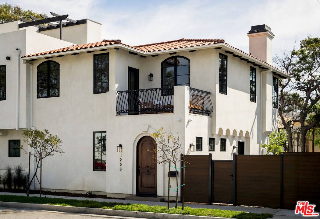 1203  N Vista St 3BR Hollywood Hills East La