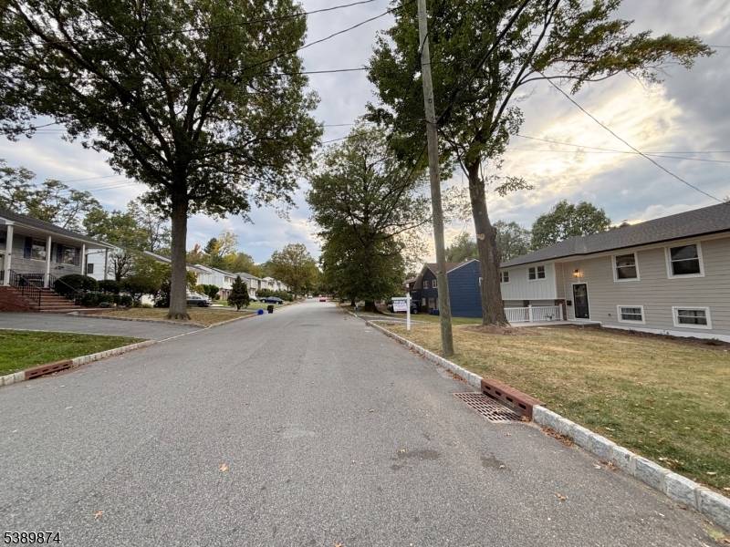 Beautiful split level, fully renovated.