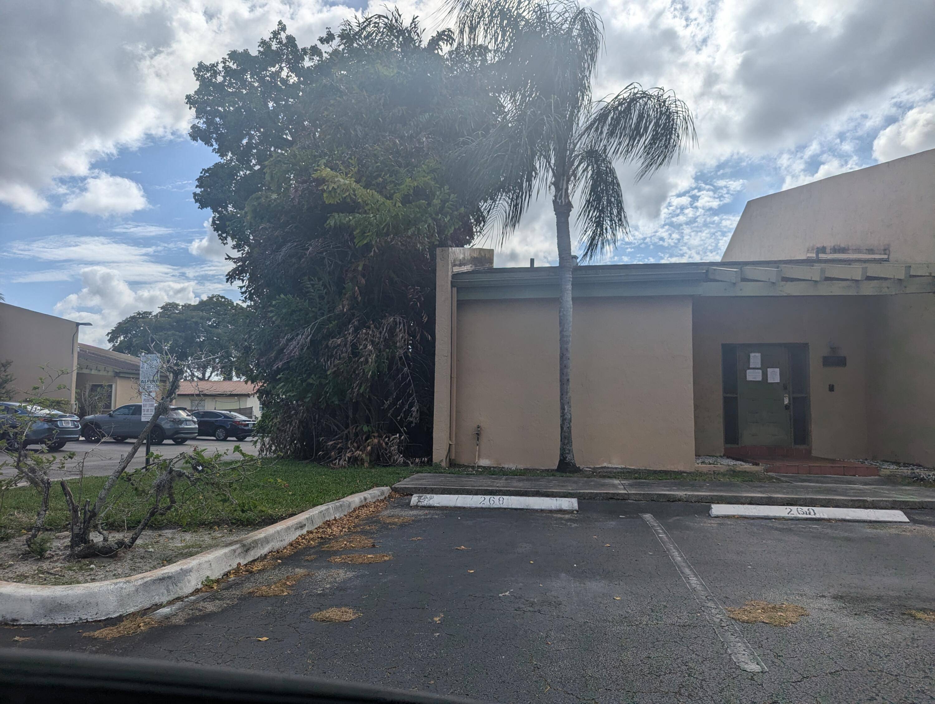 Spacious 3 bedroom, 2 bathroom single story home in the heart of Pembroke Pines.