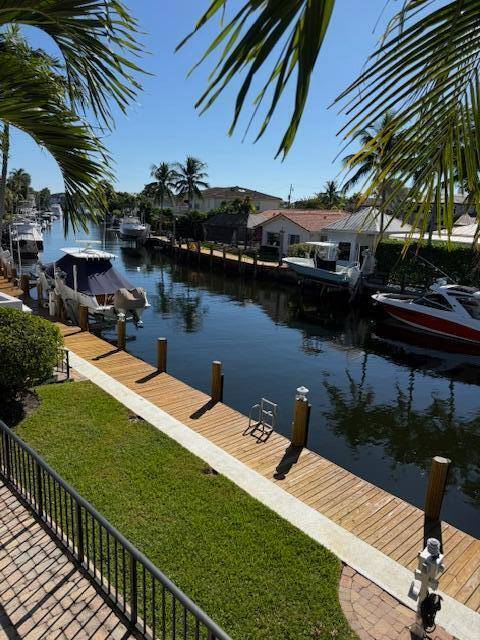 Stunning townhouse located on the intracoastal.