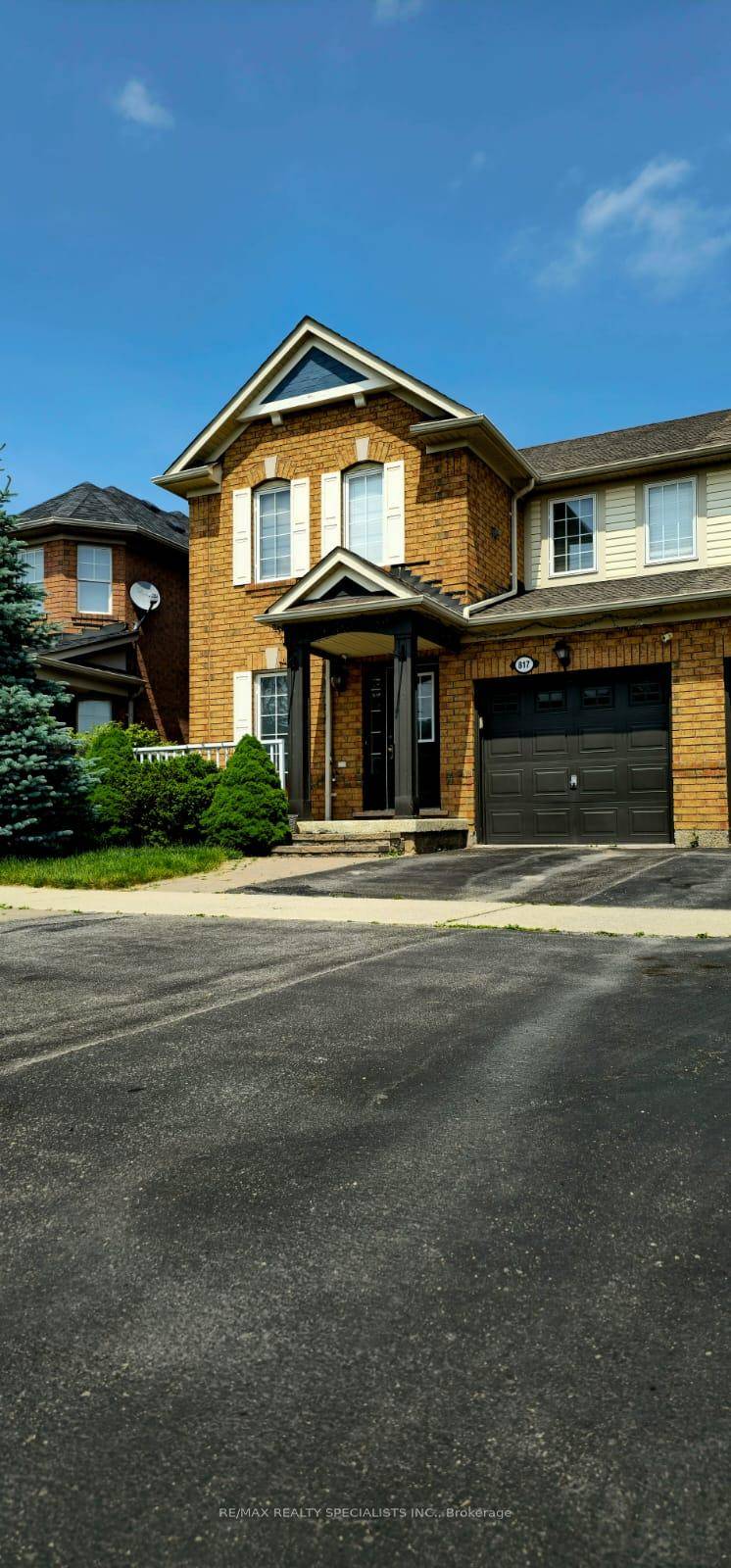 Located in East Milton, this Mattamy Longmore Model is an excellent property for a young family.