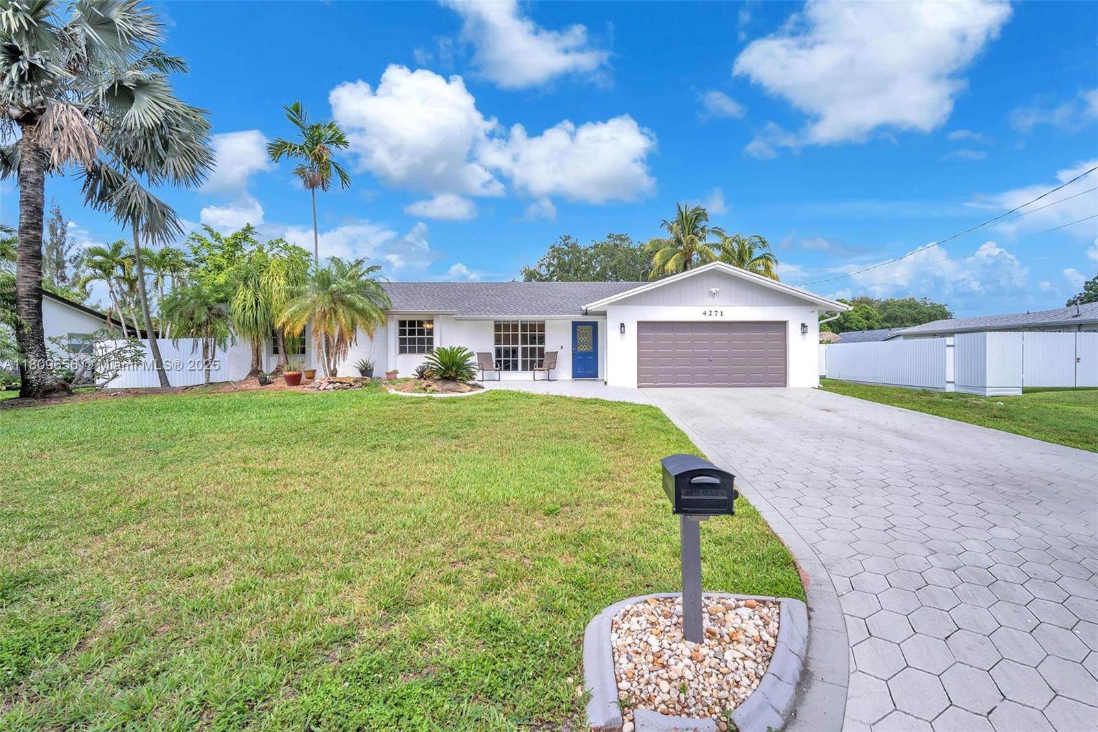 REDUCED ! ! Gorgeous Davie Home !