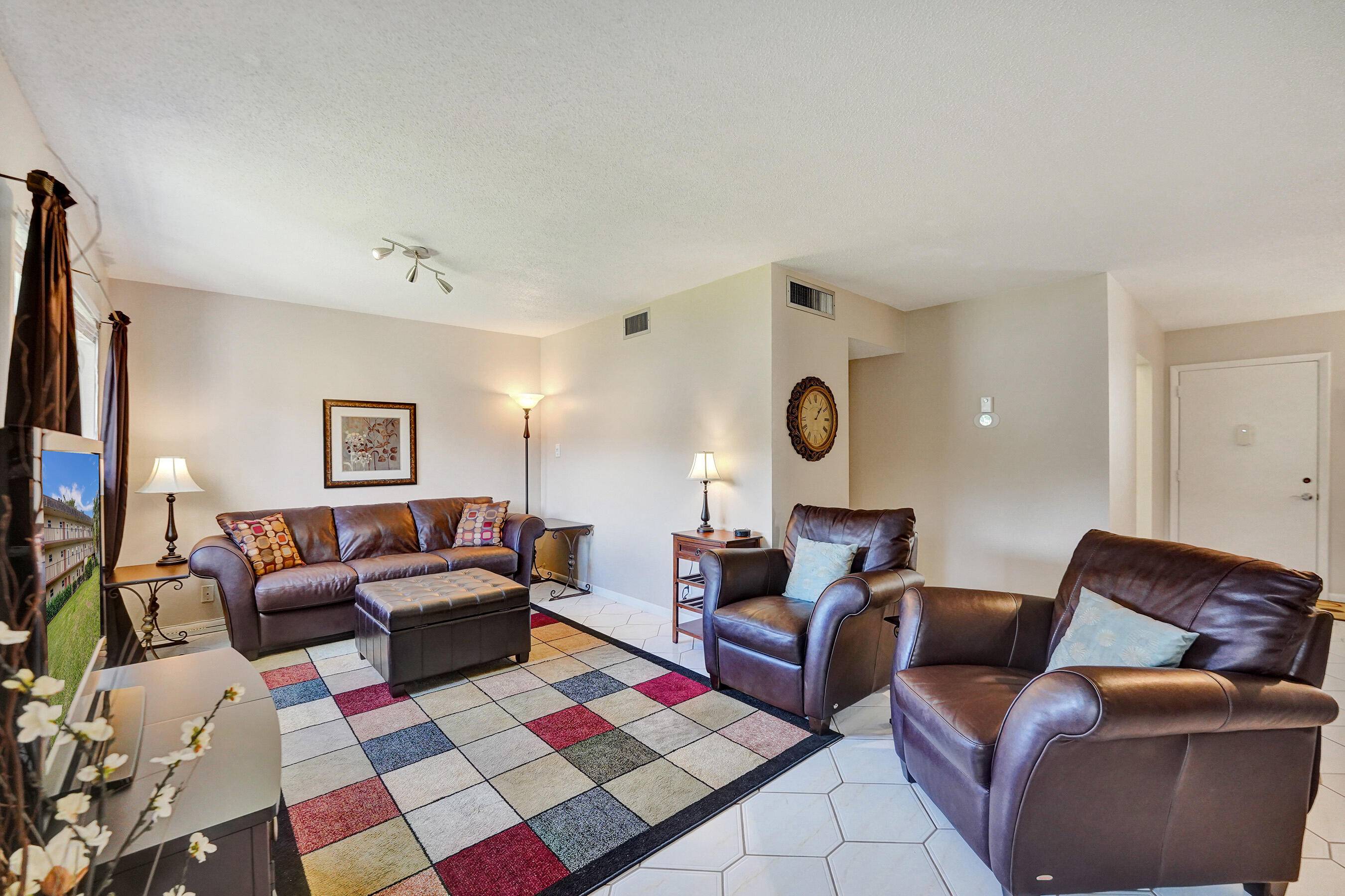 Welcome to this meticulously maintained 1B 1.