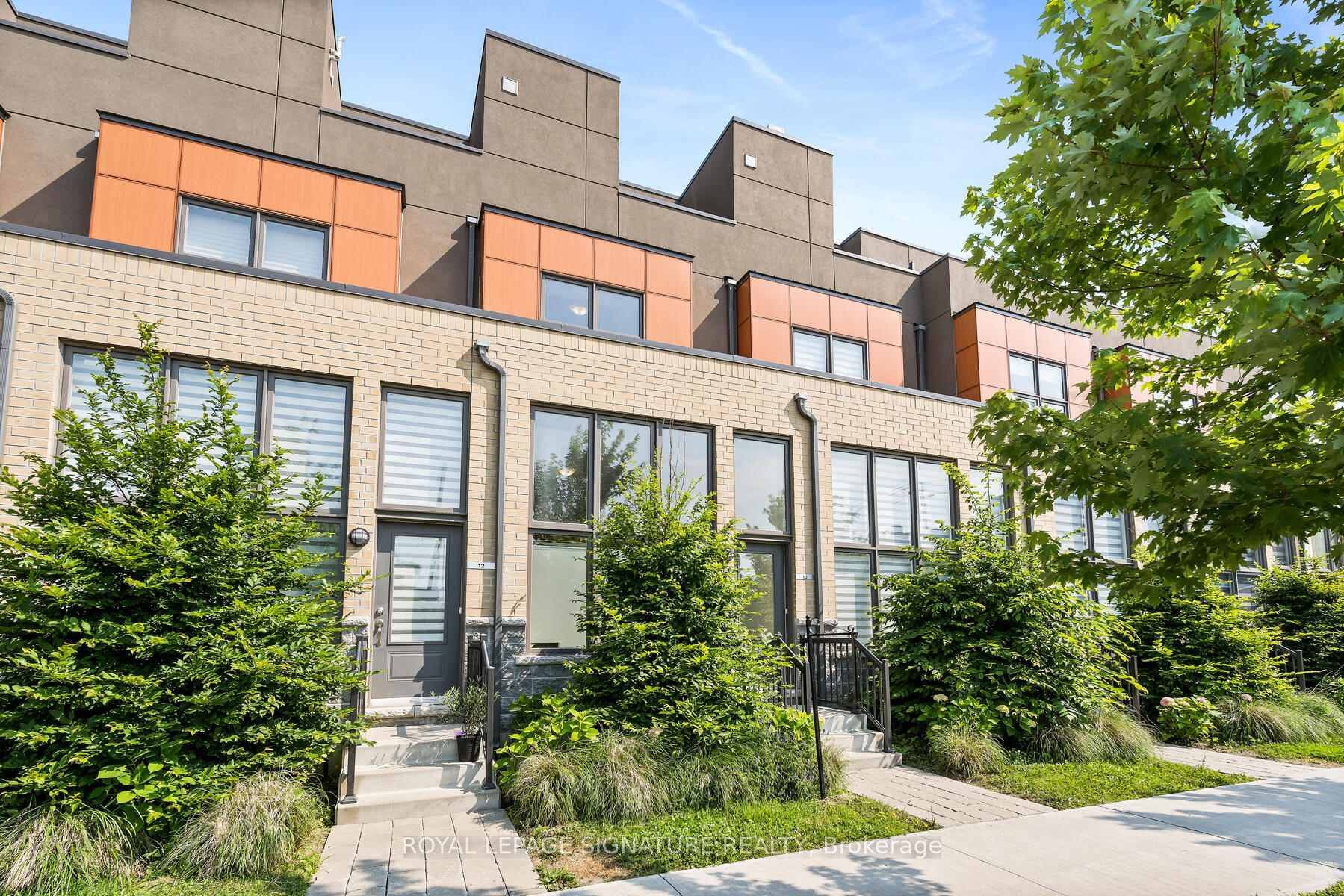 offered for the FIRST TIME Brand New, Never Lived In FREEHOLD Townhome over 1300 sqft of space a walk out basement to the underground parking space The perfect city energy ...