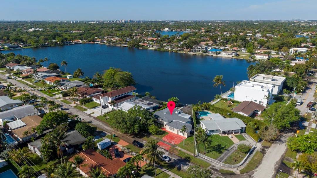 Rare waterfront opportunity in the highly desirable Highland Lakes area, ideally located adjacent to Aventura.