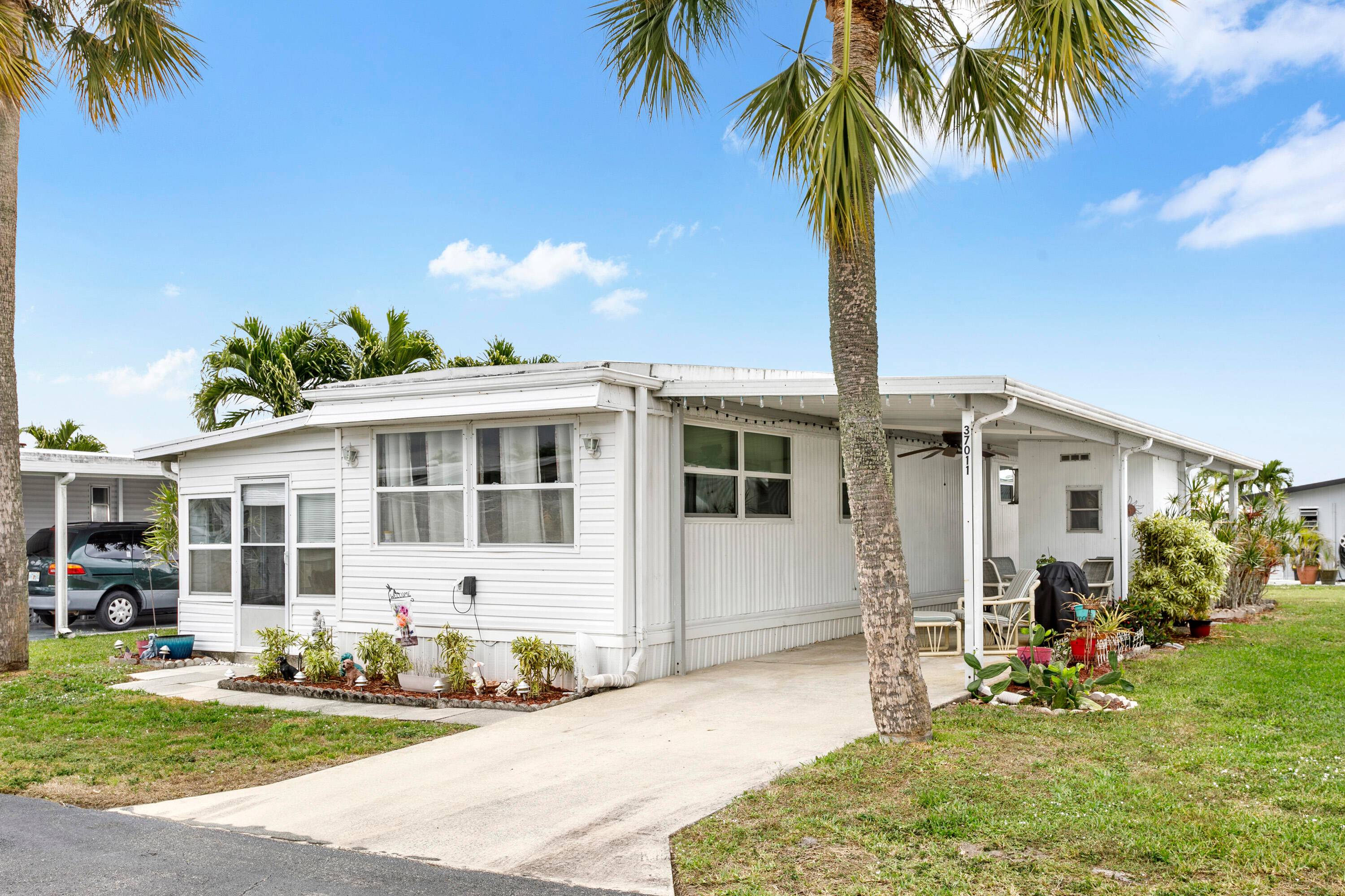 Cute 2 Bedroom 1 Bathroom Home in desirable 55 Community.