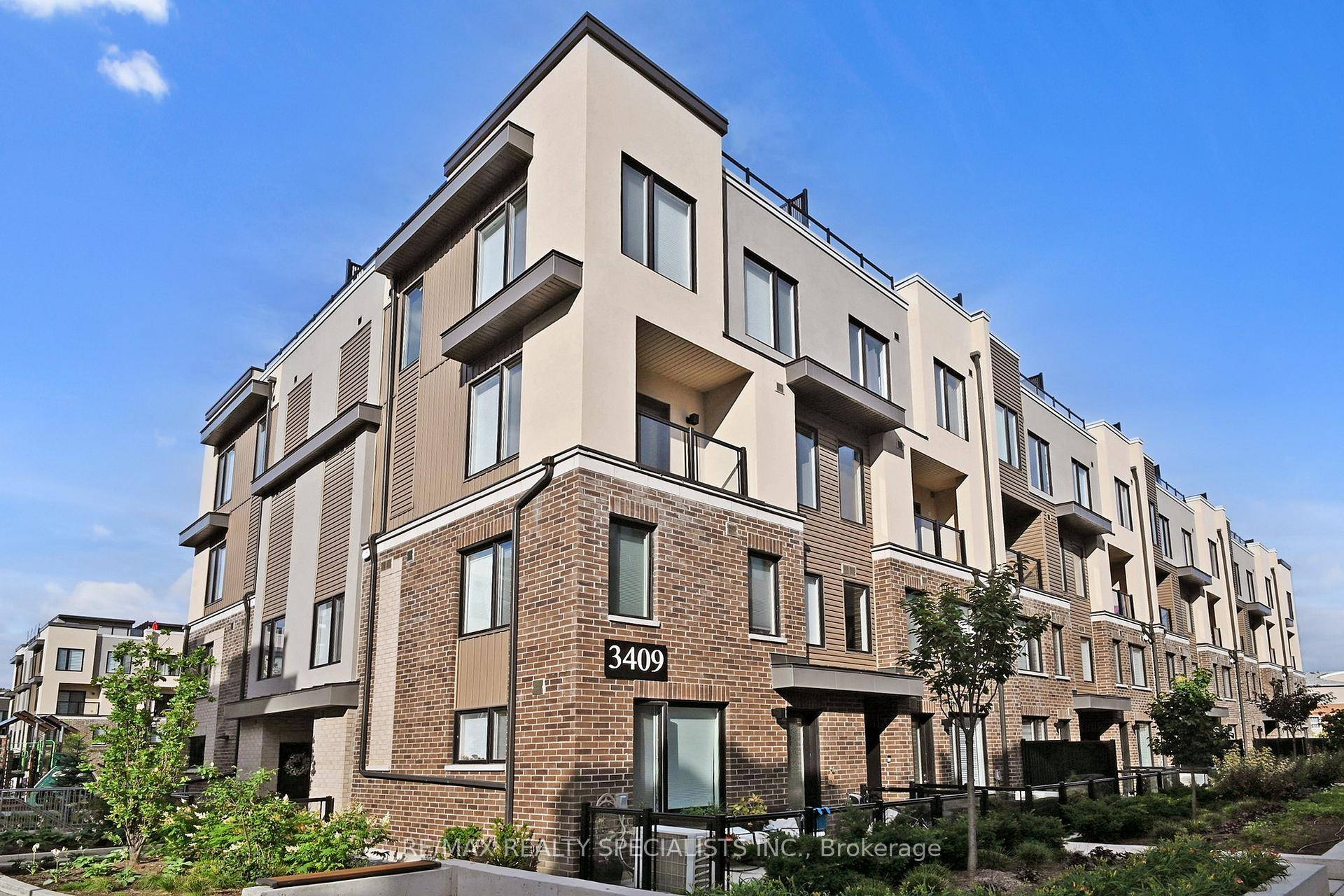 Welcome to luxurious living in Erin Mills, Mississauga !
