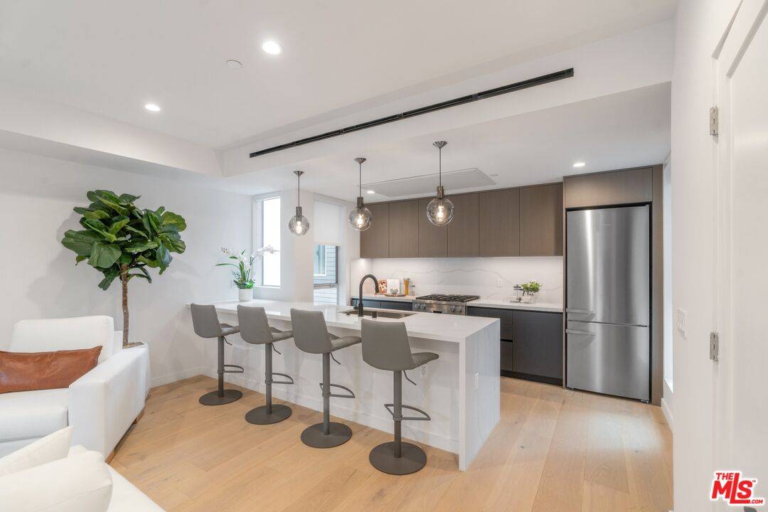7156 Willoughby AVE 3BR Hollywood Hills East La
