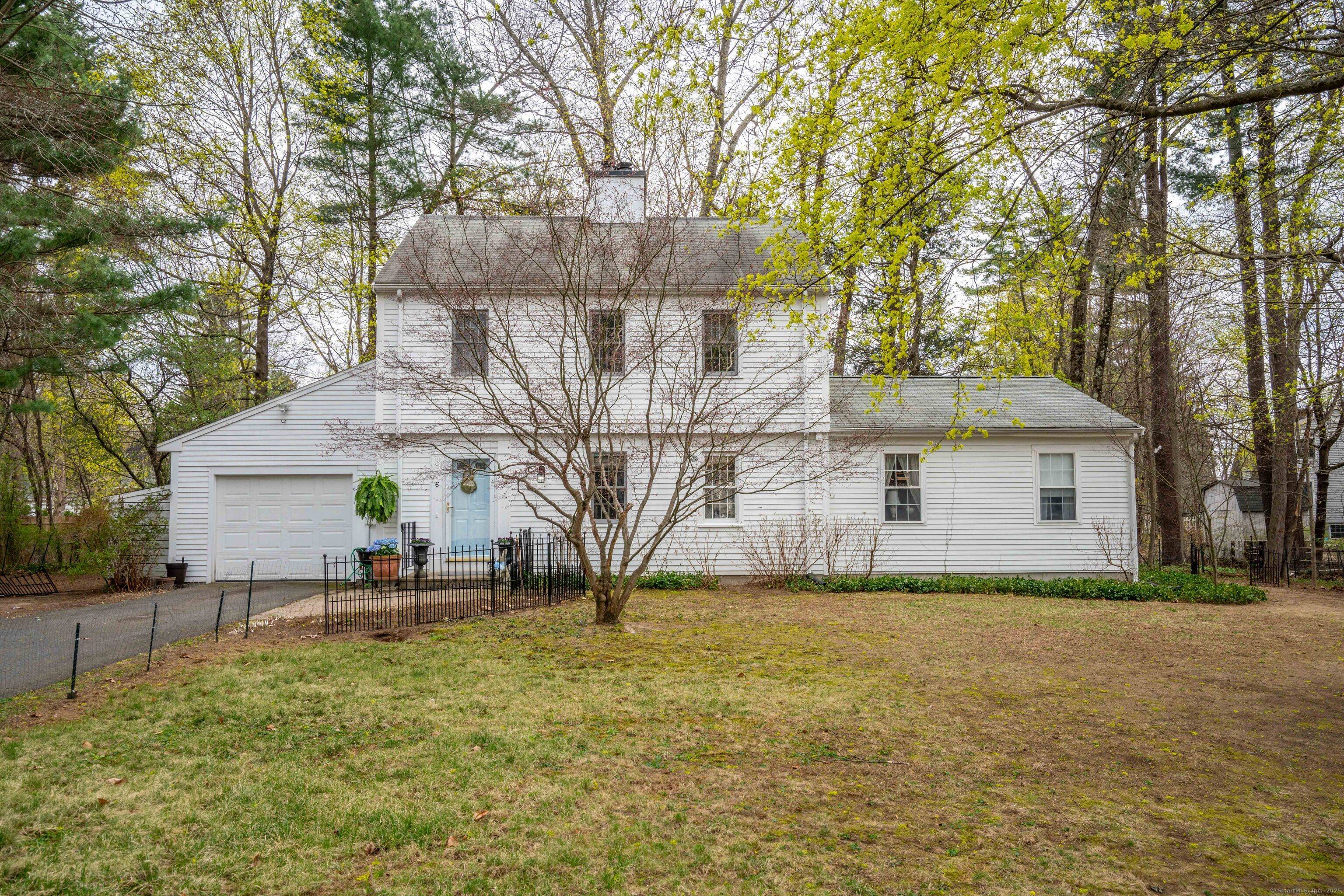 Nestled on a quiet cul de sac just minutes from Simsbury town center, this newer Colonial style home offers 4 bedrooms, 3.