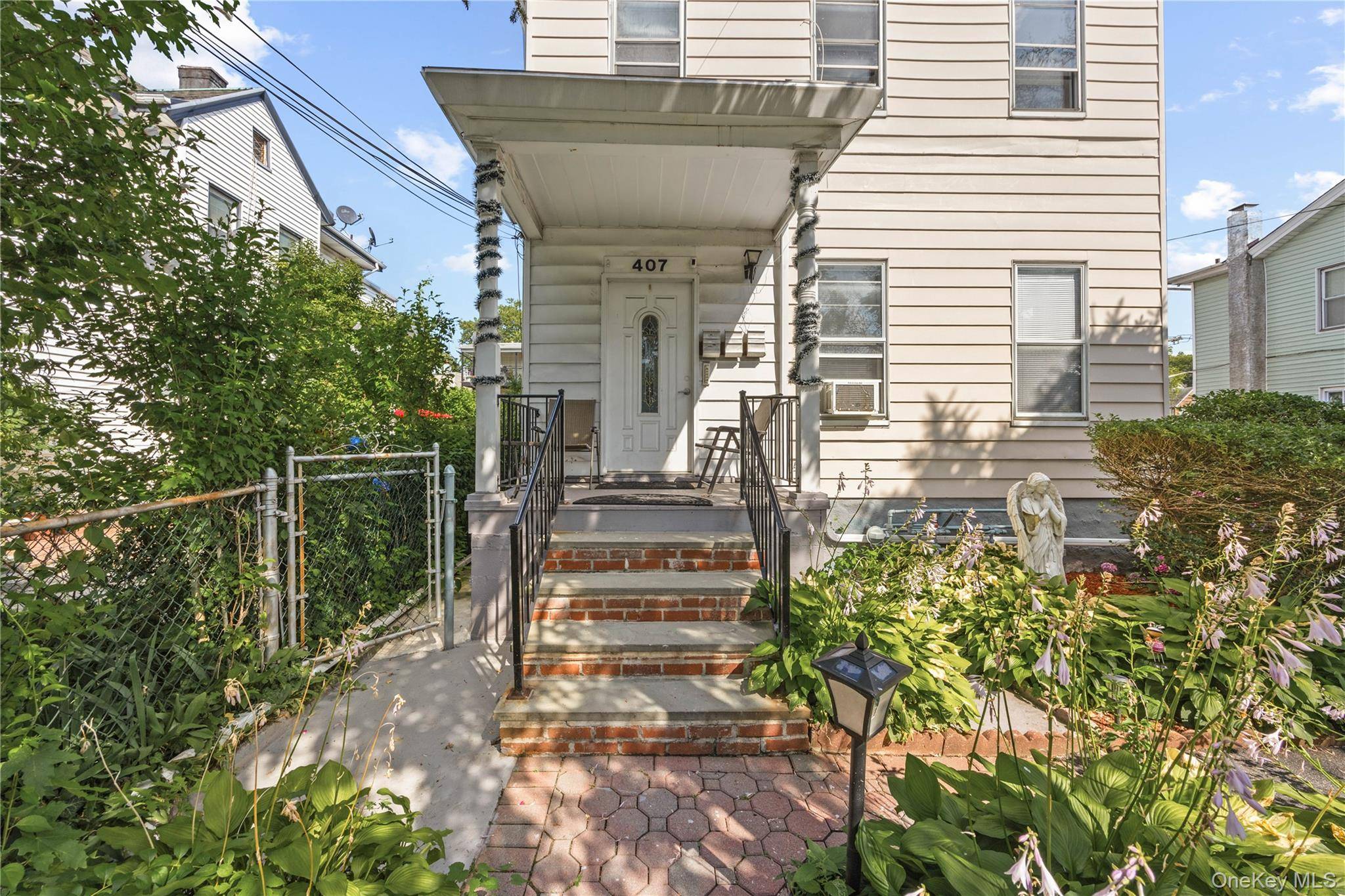 Welcome to 407 N MacQuesten Parkway, a spacious and versatile multi family property offering excellent living space and investment potential !