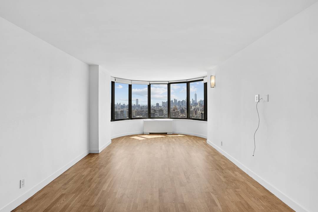 Welcome to Residence 43P at The Corinthian a high floor, oversized one bedroom with two full bathrooms and sweeping, unobstructed southern views.