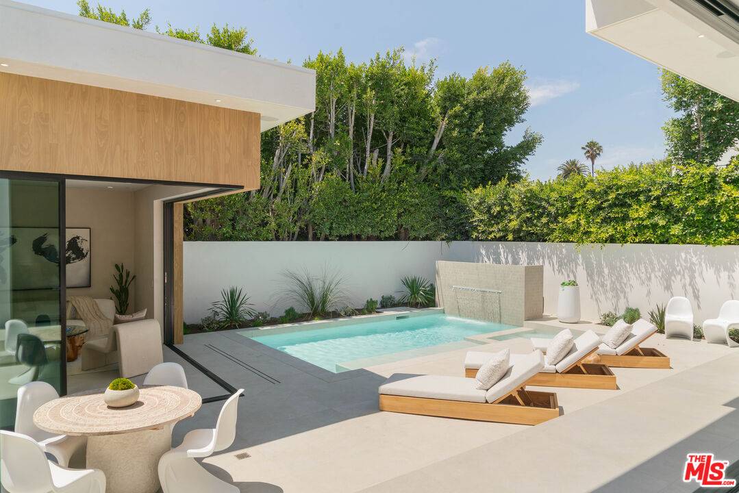 341  N Kings Rd 4BR Beverly Grove La