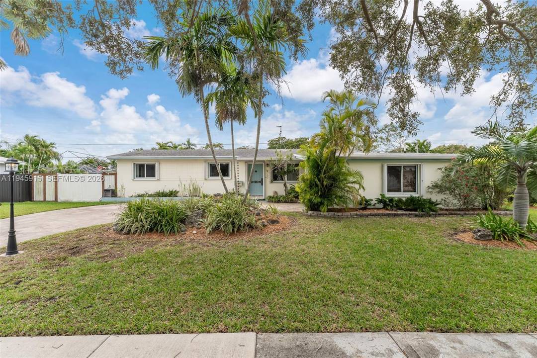 WELCOME TO AN INCREDIBLE OPPORTUNITY TO OWN A SINGLE FAMILY HOME IN CUTLER BAY S MOST DESIRABLE NEIGHBORHOODS WITH NO HOA !