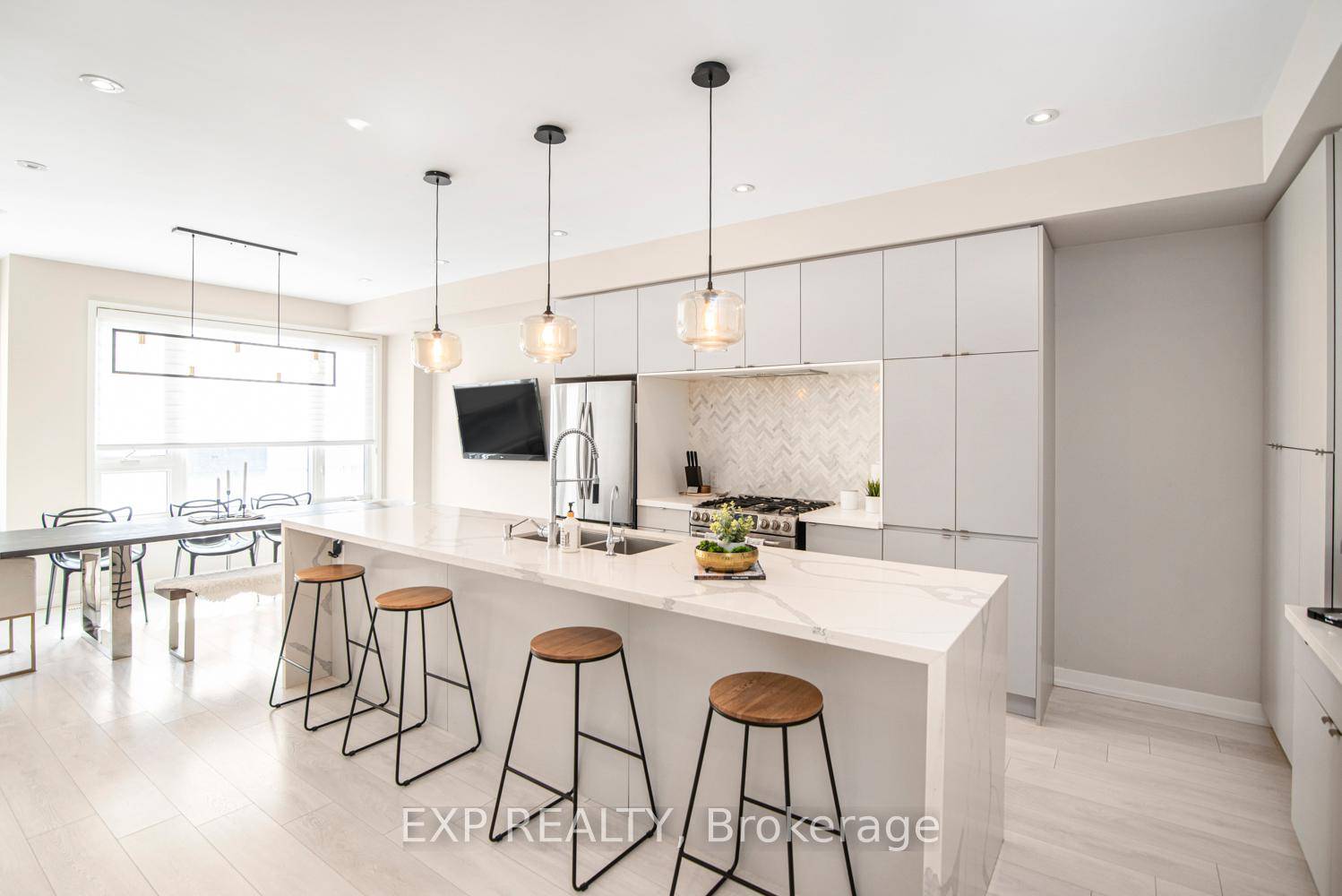 This beautifully renovated 3 storey freehold townhome in Oakvilles desirable Uptown area offers 3 1 bedrooms, 2.