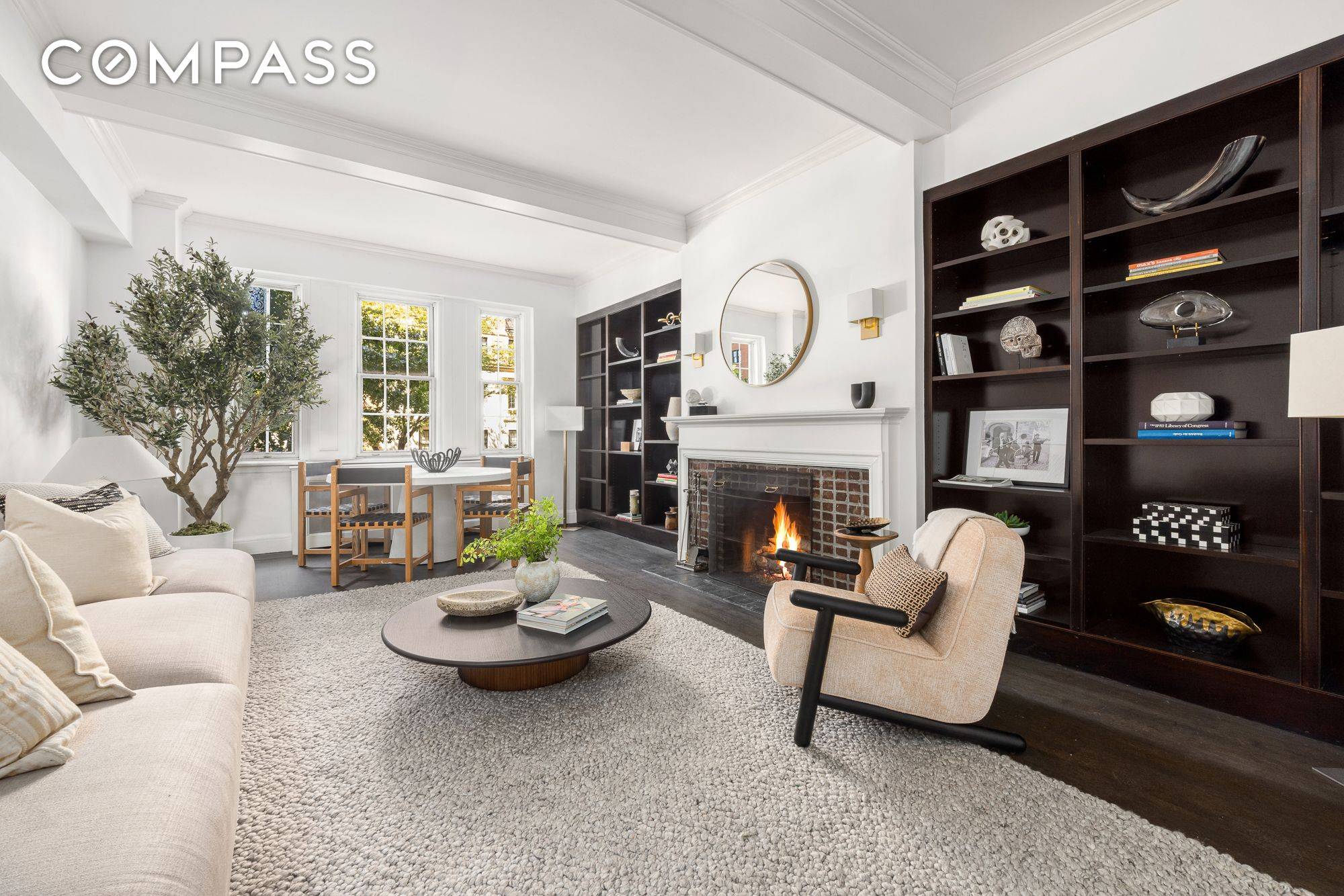 This expansive and oversized one bedroom residence is located in the heart of the Gold Coast at the esteemed 39 Fifth Avenue one of the area's most distinguished pre war ...