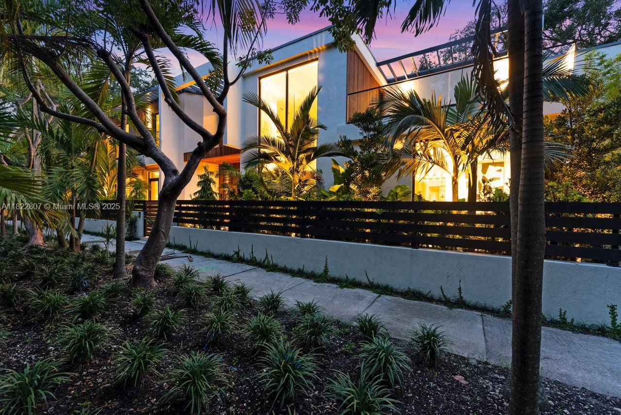 Welcome to CASA GRANDE, a striking 7BD 7BA modern residence on a premium corner lot in the heart of Coconut Grove designed by Bernardo Paredes and developed by the Modd ...