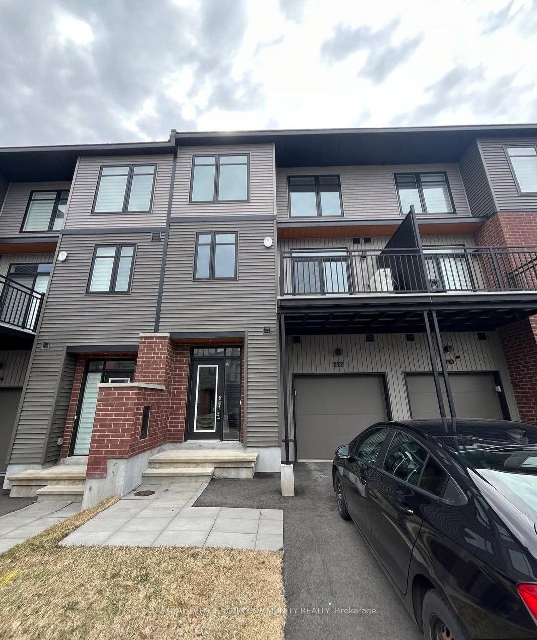 Welcome to 212 Tussock Private a bright, new and modern townhome nestled in the sought after community of Findlay Creek.