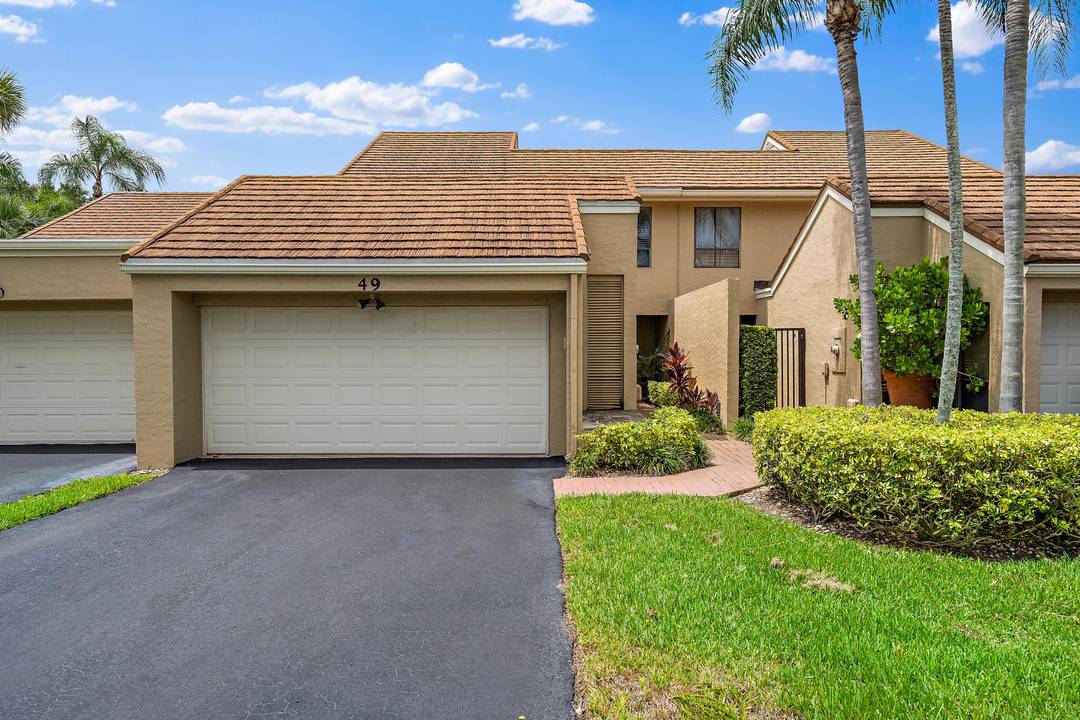 Beautiful 3 bedroom, 2 1 2 bathroom townhouse in PGA National open for a winter rental 3 months Also open for summer fall rentals between 3, 500 5, 000 per ...