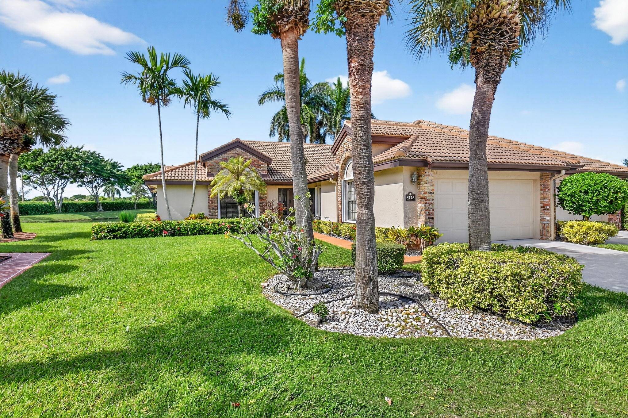Charming 3 bedroom 2 bath villa on a quiet cul de sac.