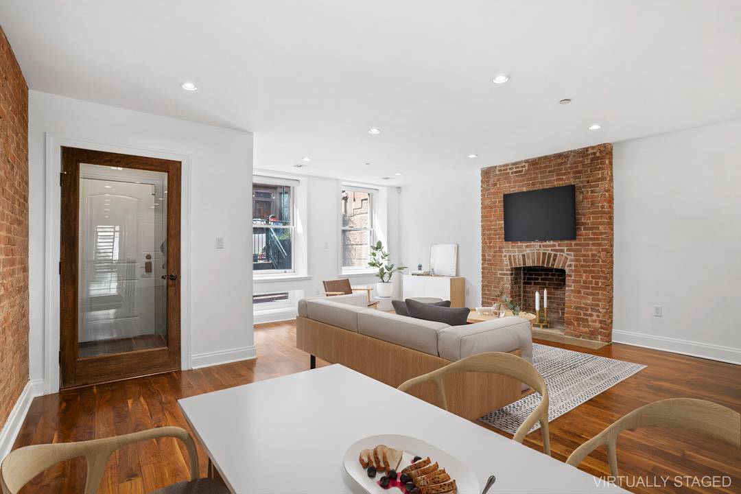 Townhouse scale living in Prime Harlem within the Mount Morris Park Historic District A rare opportunity to own a true townhouse style duplex condo in the heart of South Harlem.