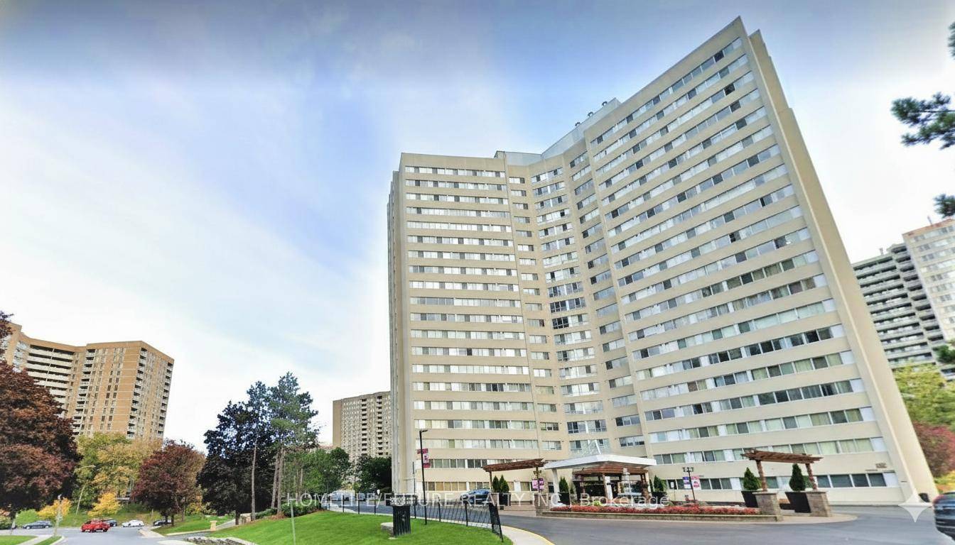 Enjoy Breathtaking Panoramic Views From This Bright 3 Bedroom, 2 Washroom Condo Featuring A Modern Quartz Kitchen And Sun Filled Living Space !