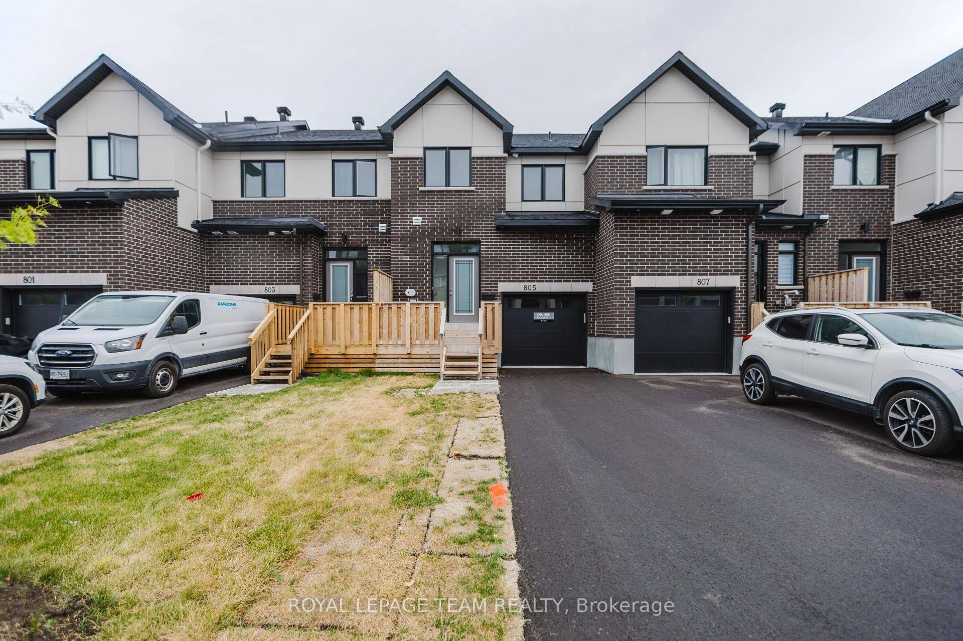 MOVE IN READY ! Welcome to 805 Anciano Cres, a BRAND NEW rear lane townhouse by Claridge The Osprey model is located in the desirable Bridlewood Trails community.