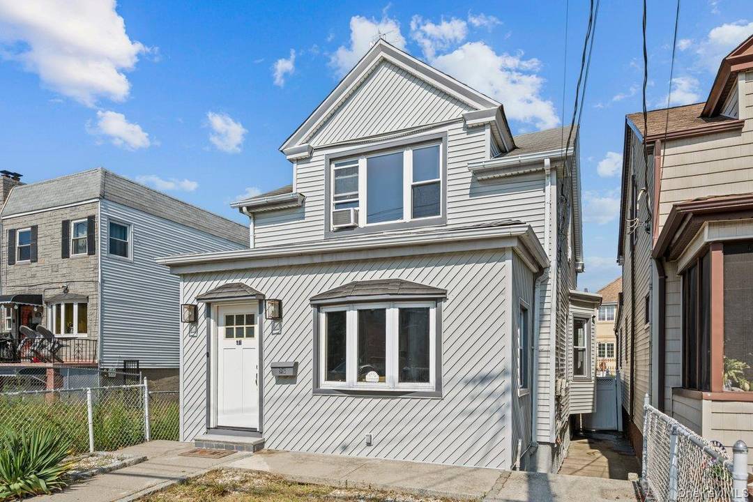 Throggs Neck Country Club Fully renovated Town Home.
