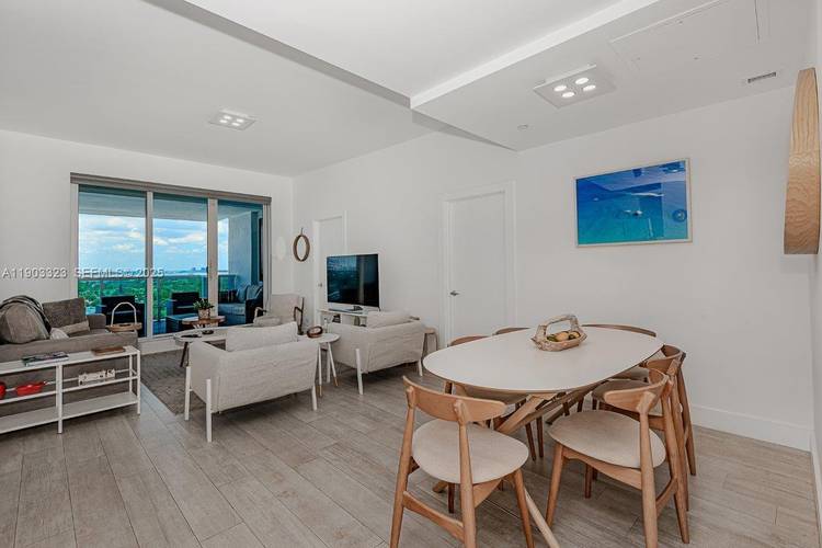 Modern 2 bedroom converted to junior 3 bedroom, 2 bath penthouse residence boasting 180 degree panoramic views of the city skyline and Biscayne Bay.