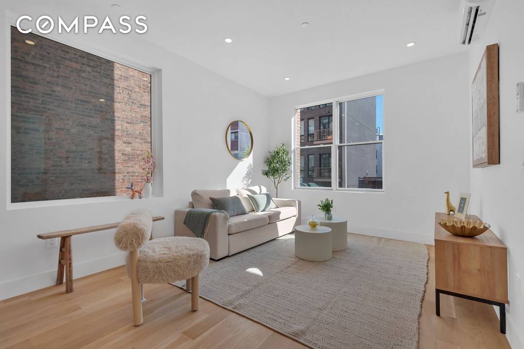 LIMITED TIME BUYER INCENTIVE ONE FULL YEAR OF COMMON CHARGES PAID BY SPONSOR Welcome to 97 Seigel A Boutique New Development Condominium in East Williamsburg Discover the perfect blend of ...