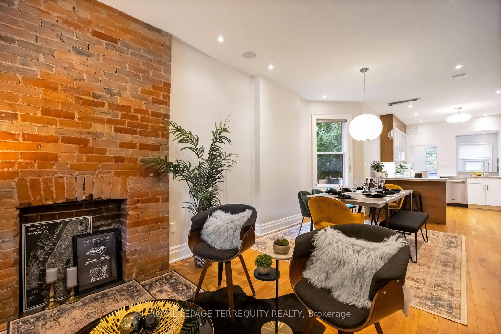 This bright and spacious 3 bed, 2.