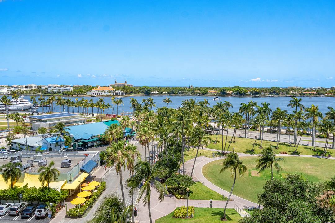 Welcome to prestigious Esplanade Grande.