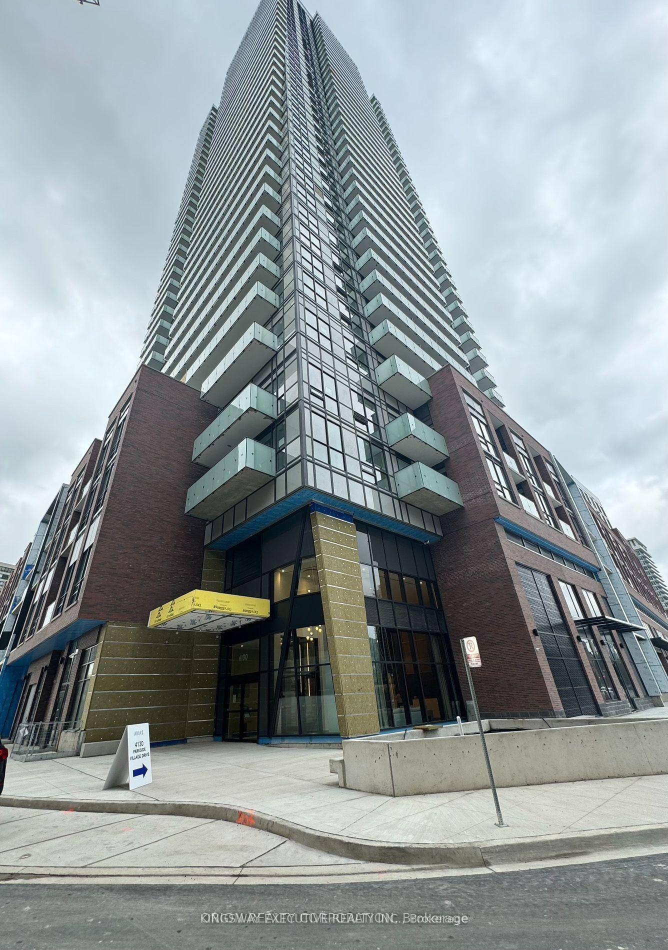 Spacious 1 BR Den, 1 WR Condo Apartment with 10ft ceilings, walking distance to Square One shopping centre.