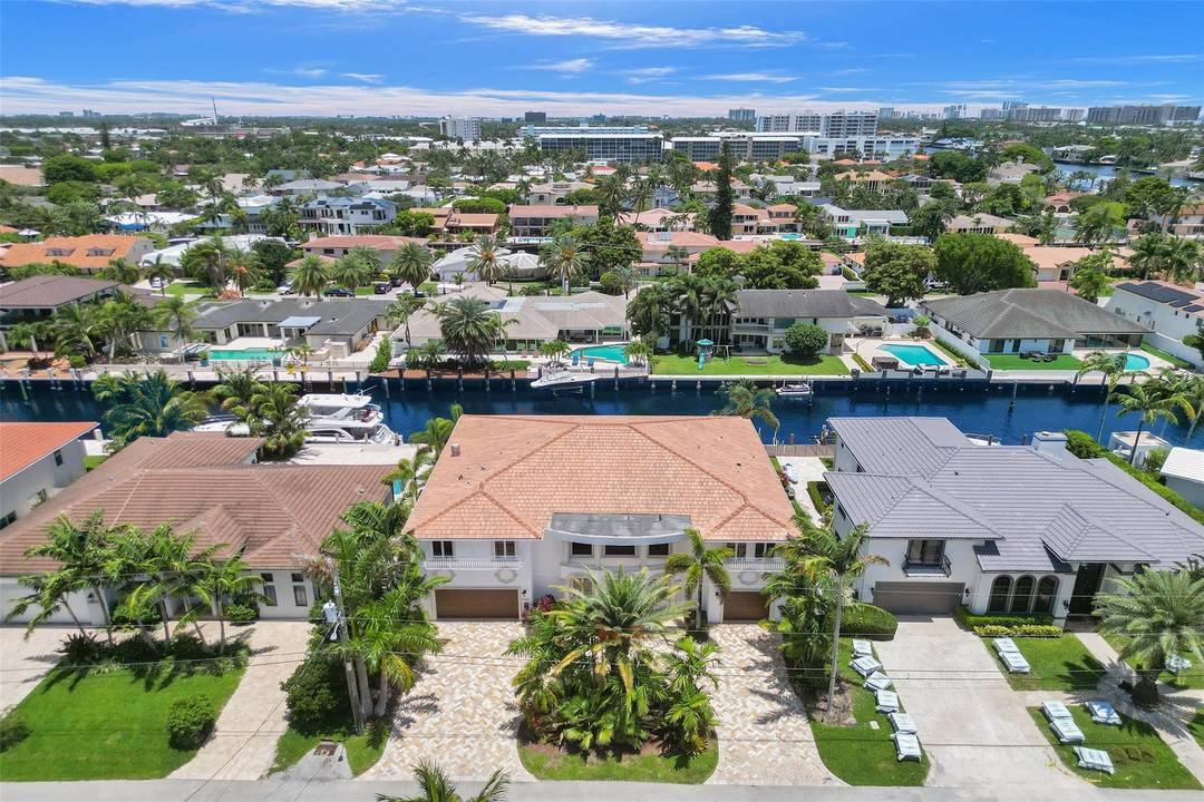 If you like an open floor plan this home is for you.