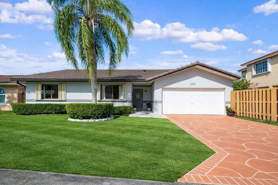 Lovely 3 2 pool home located in Oakwood Estates is now available !