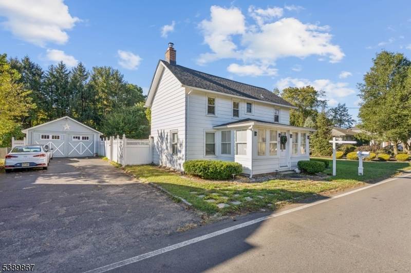 Welcome to this well maintained 3 bedroom, 1.