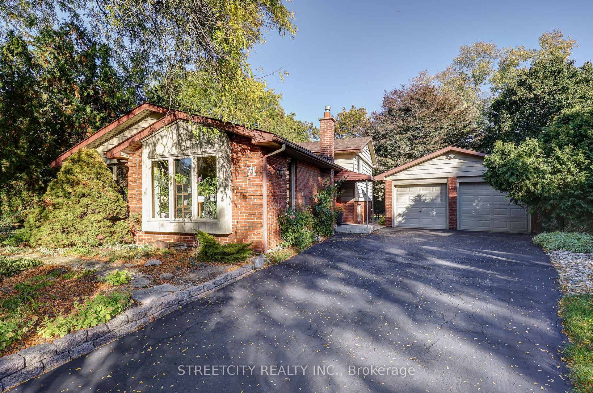 Welcome to 71 Glenburnie Crescent, an exceptional 4 level split in the highly desirable Northridge neighbourhood of London, Ontario.