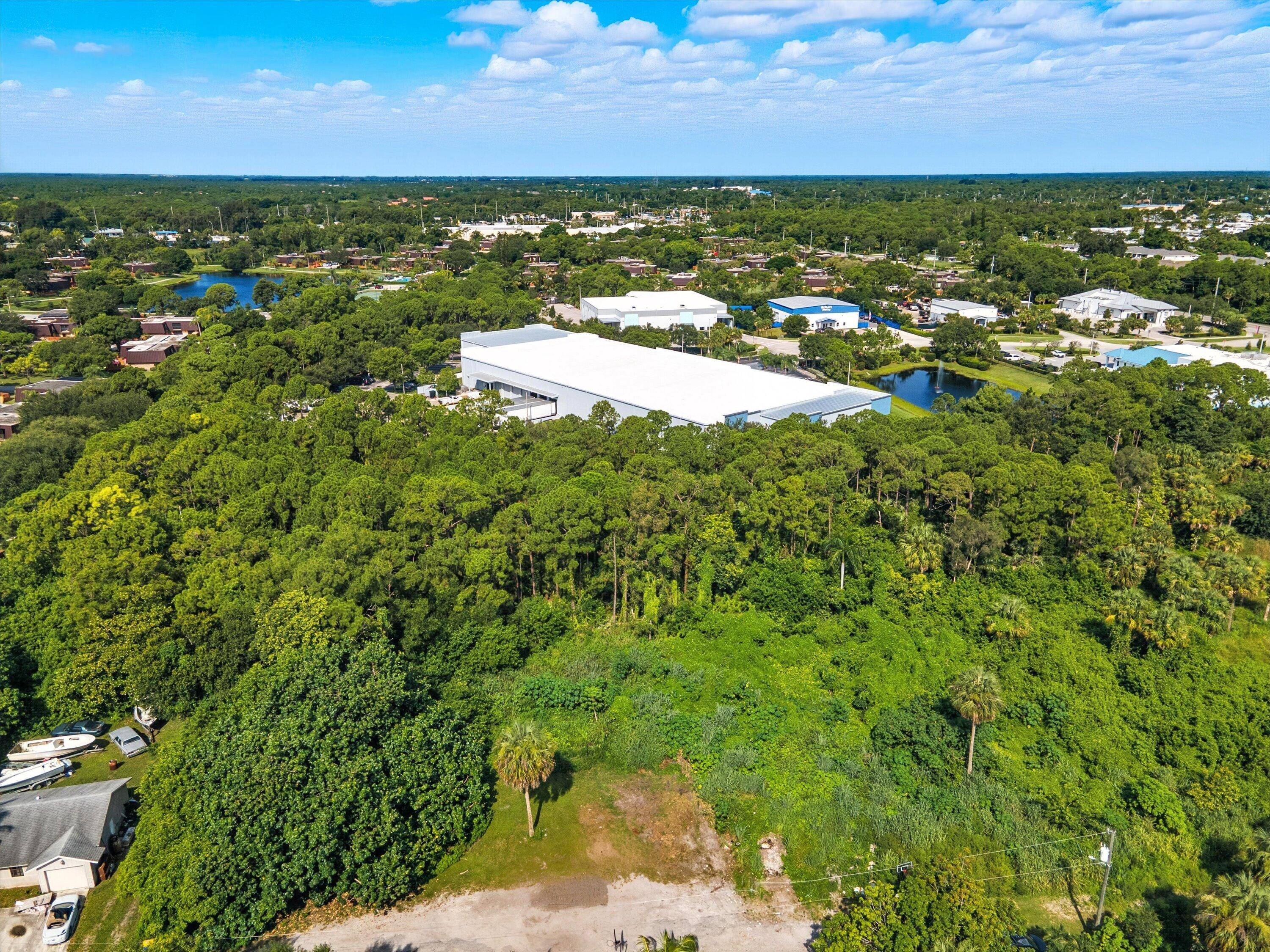 Build your dream home in the heart of Stuart !