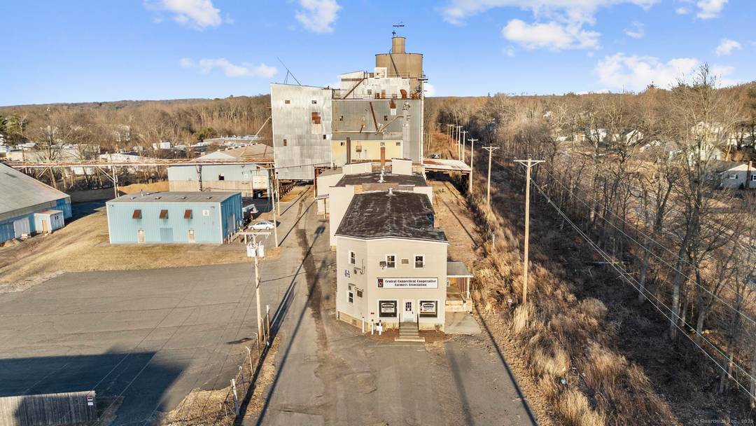 Whether you need space for production, storage or operations, this facility is designed to support your business success.