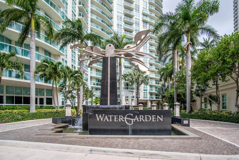 Beautifully renovated 2 Bedroom 2 Bath in the Watergarden.