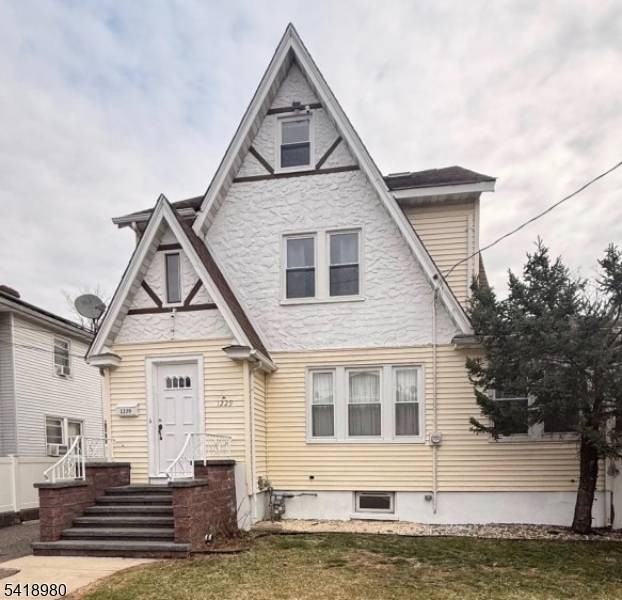 Well maintained single family home located in the desirable Westminster section of Hillside.