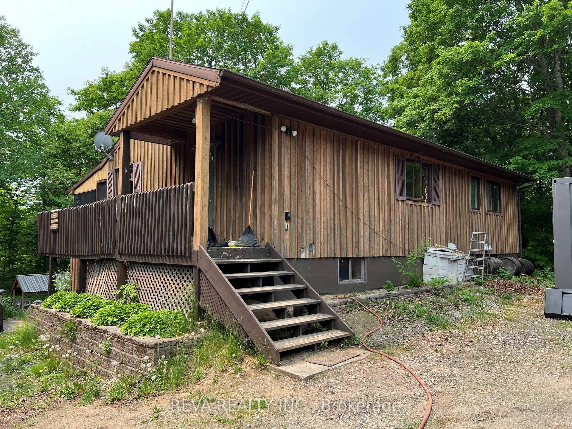 Welcome to 250 Lingenfelters Road, a 1300 s.