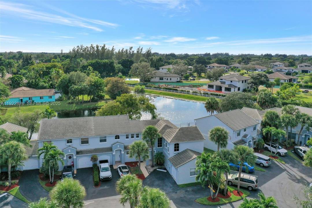 Welcome to 4852 Grapevine Way a beautifully maintained, move in ready lakefront townhome in one of Davie s most desirable communities.