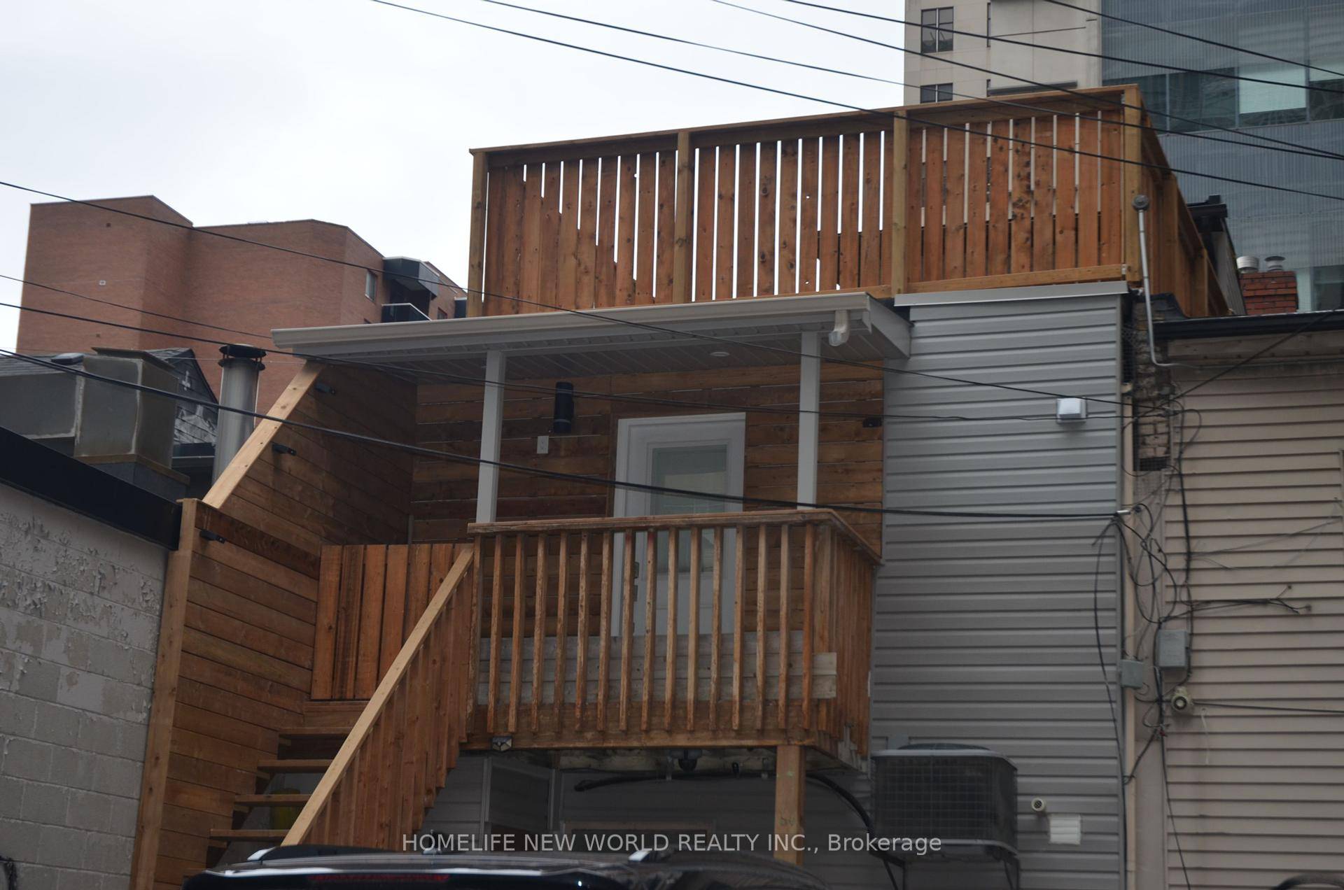 Fully new renovate two levels unit with 3 bedrooms, large kitchen, open space living room.