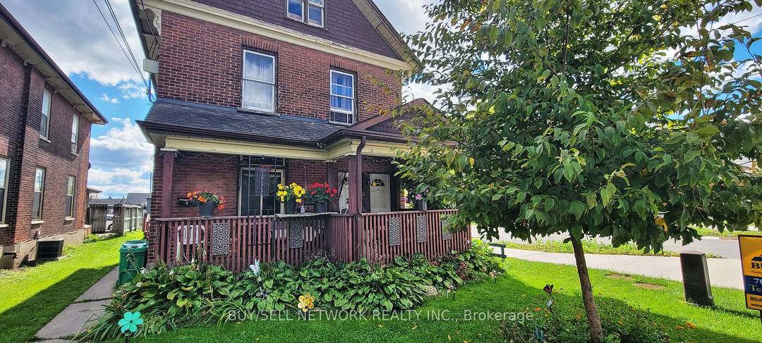 Downtown Duplex Perfect for Investors or Live In Owners !