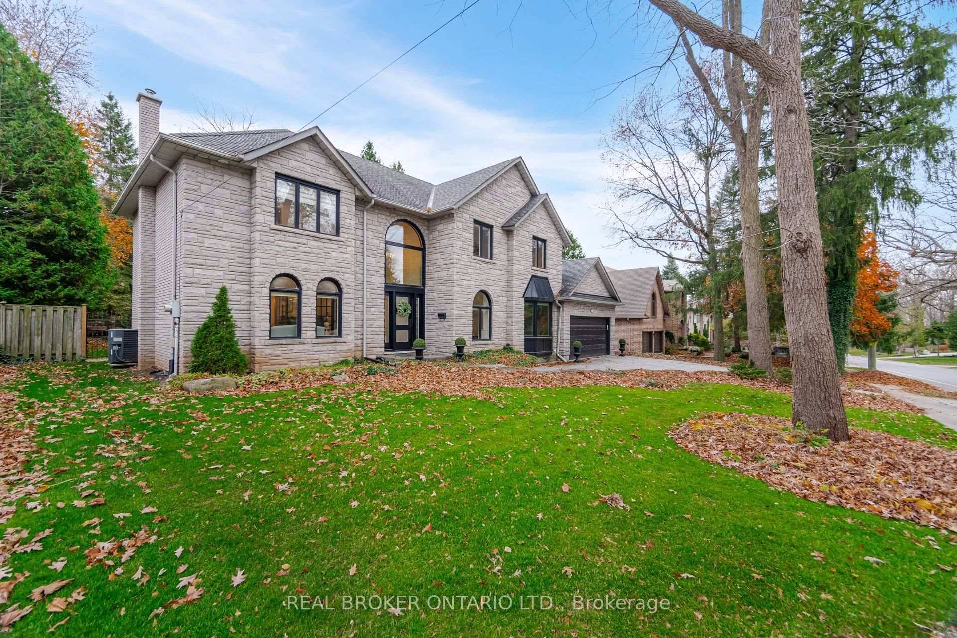 Custom Built Executive Home On Lovers Lane.