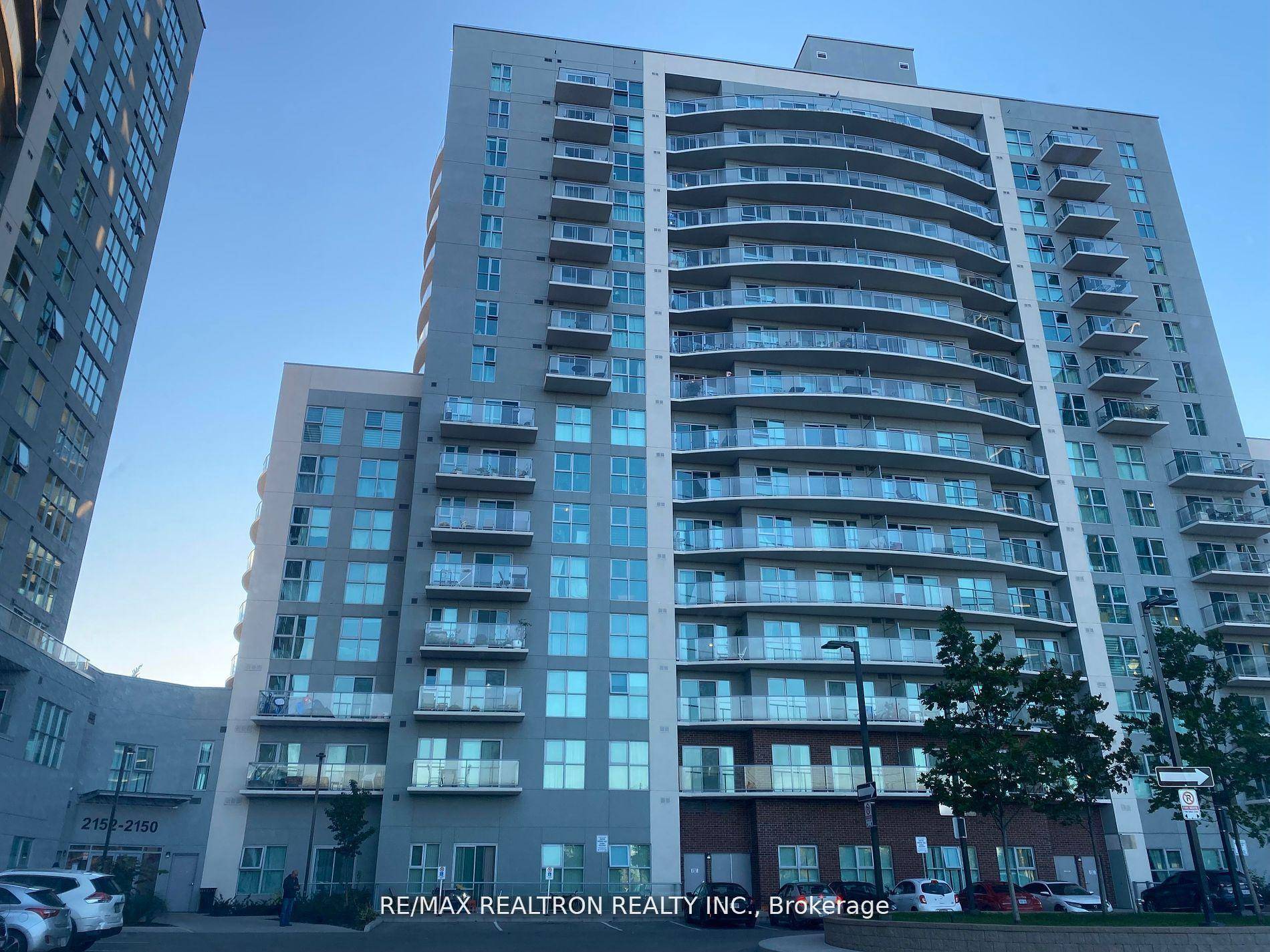 Spacious Sun Drenched 2 bedrooms condo, Prime location of Birchmount Rd amp ; Lawrence Ave E area !
