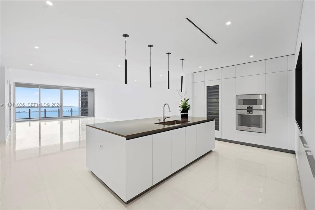Experience luxury living in this brand new unit at the prestigious Aston Martin Residences Miami.