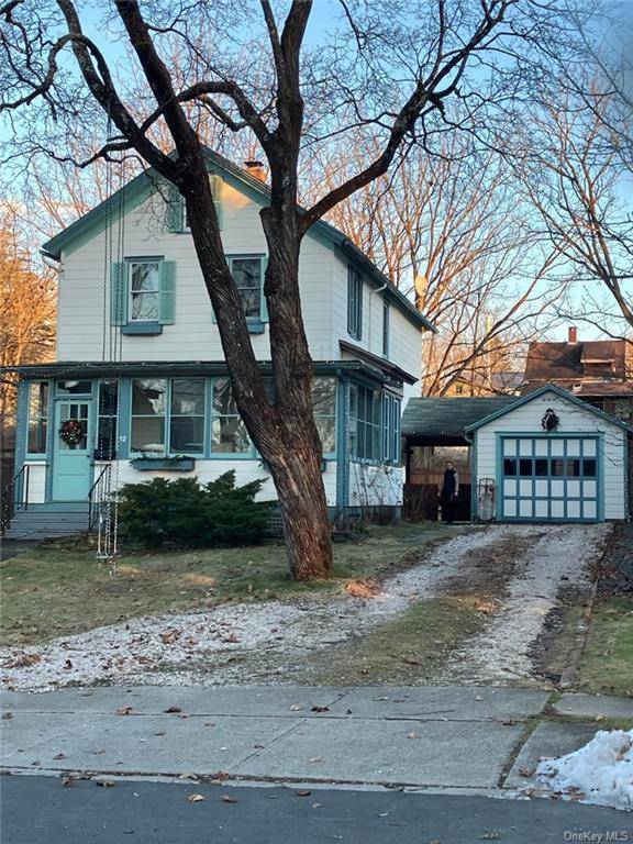 Located in the heart of the Village of New Paltz with a short distance to NYC bus station, college, stores, restaurants, historic Huguenot Street, rail trail, golf course, tennis courts ...