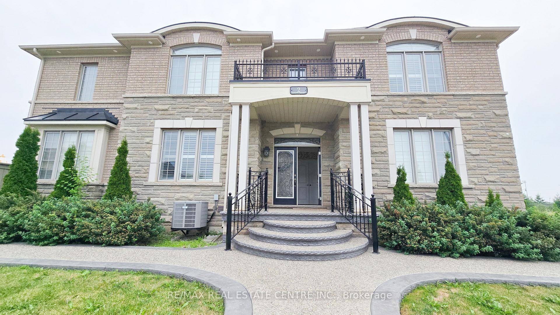 Location ! ! ! Amazing Credit Valley corner Home With a huge Lot and neighboring to Triveni Mandir with a Pond Views Featuring 4 2 Bedroom And Separate Legal Side ...